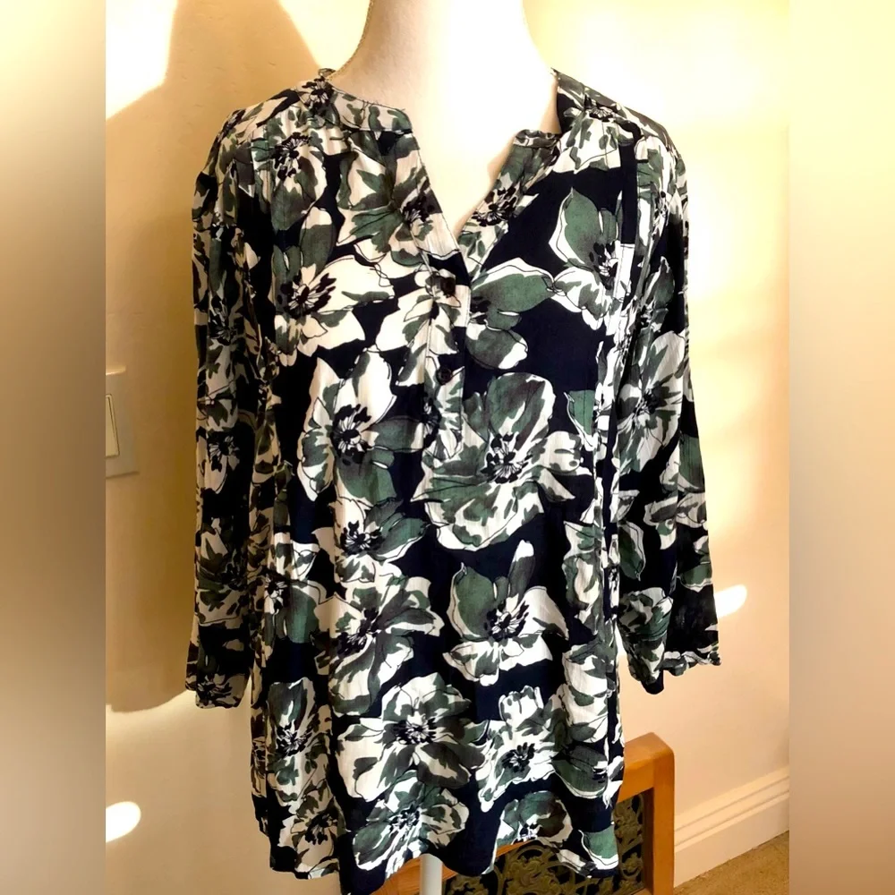 Beautiful Navy and Olive Plus Size Fun2Fun Business Blouse- NWT - Picture 1 of 6